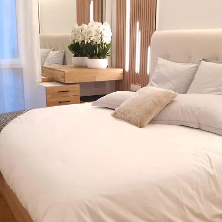 Apartment Luxurious And Glamorous
